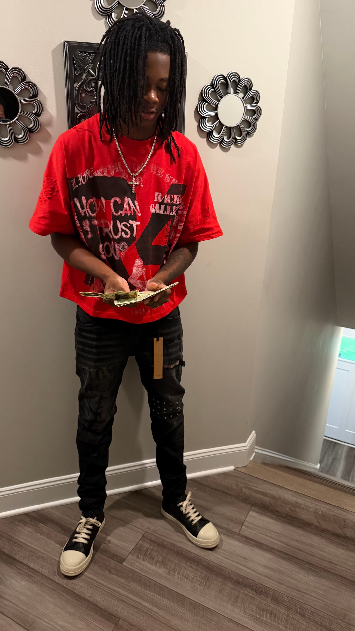 R4 Gallery tee red