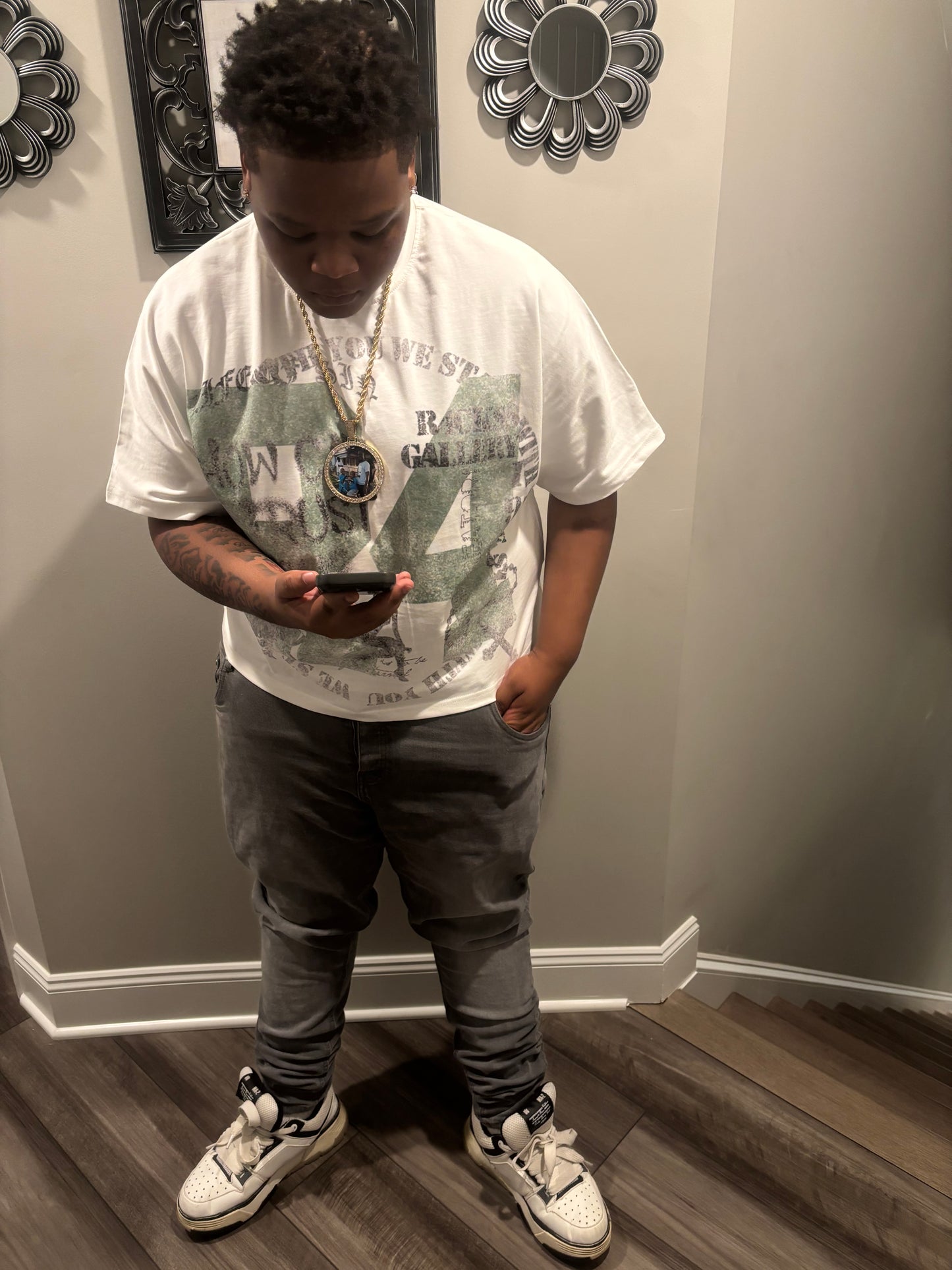 R4 Gallery tee white